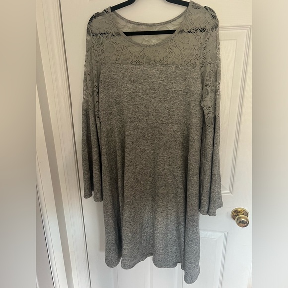 Torrid Grey Bell Sleeve Lace Inset Dress Size 1 - Picture 4 of 7